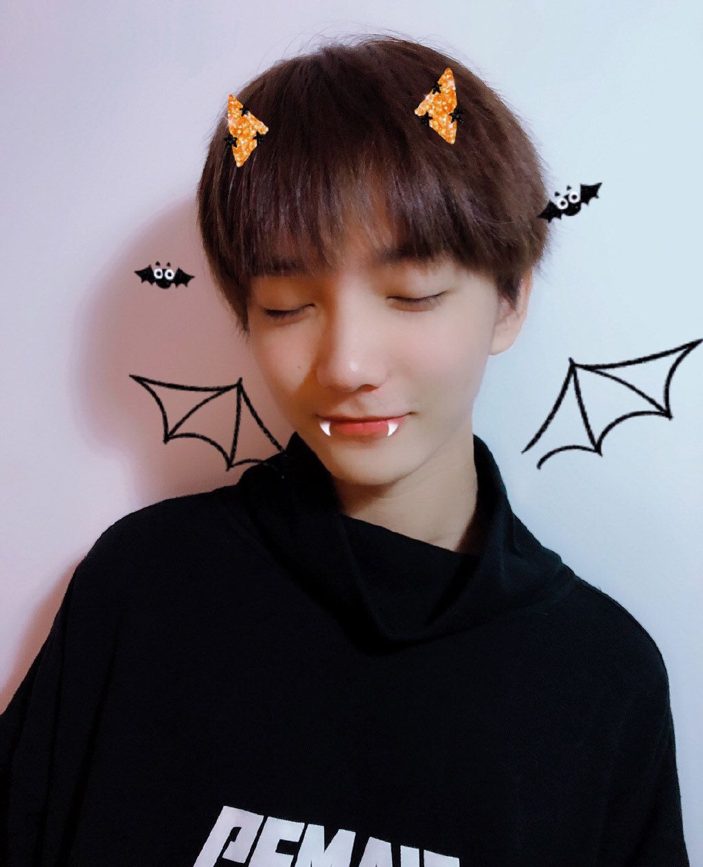 1 / 4 祁宋是一个长相帅气的男孩子,出生于1996