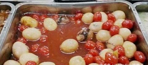 学校食堂大妈做的奇葩菜，学生纷纷拍照发朋友圈，最后一道太抢眼
