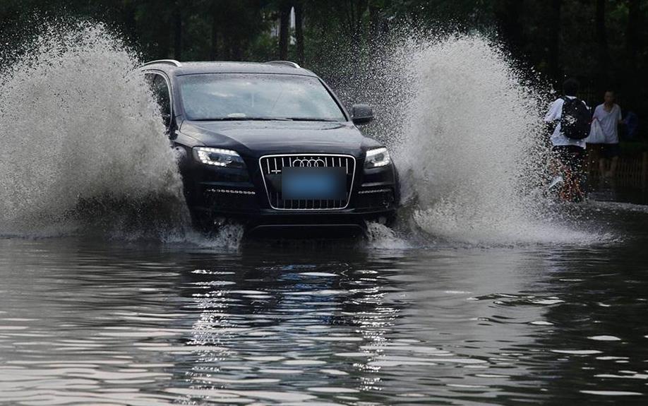 车辆涉水后车损险理赔吗 涉水行驶保险公司赔吗