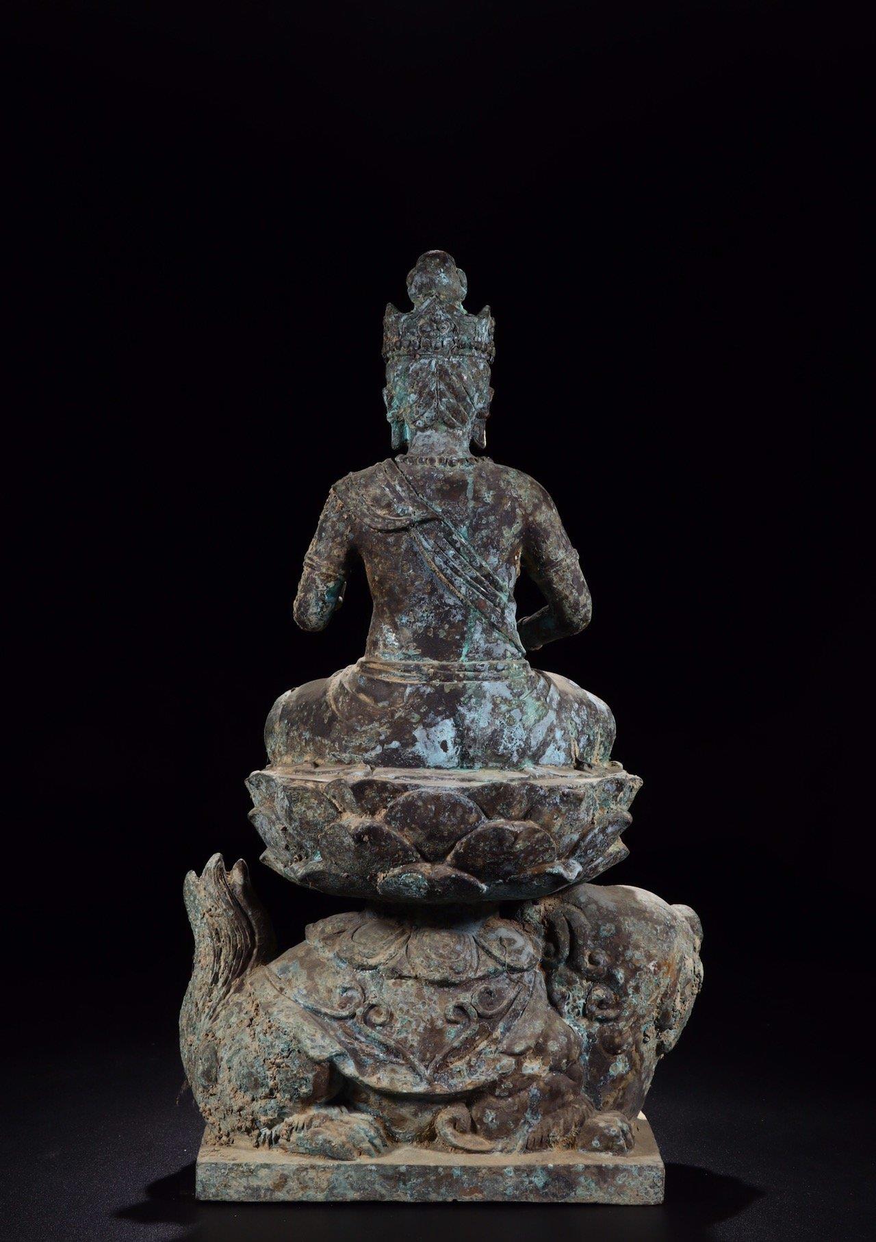 明代:铜鎏金文殊菩萨坐像