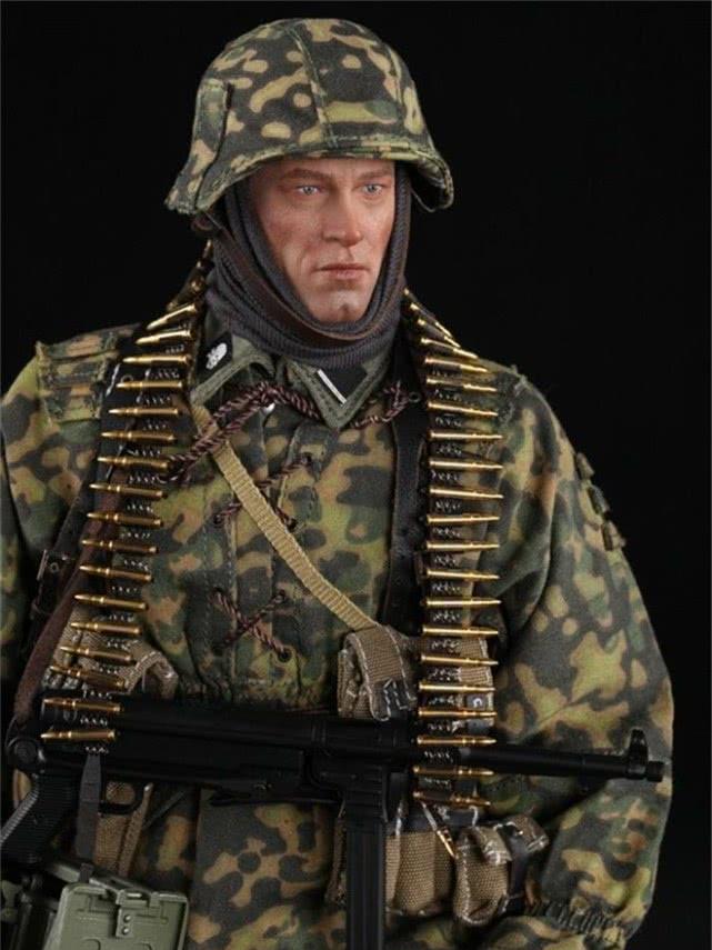 德军王牌"骷髅师"战斗力如何?直接开装甲车撞坦克,苏军都没辙