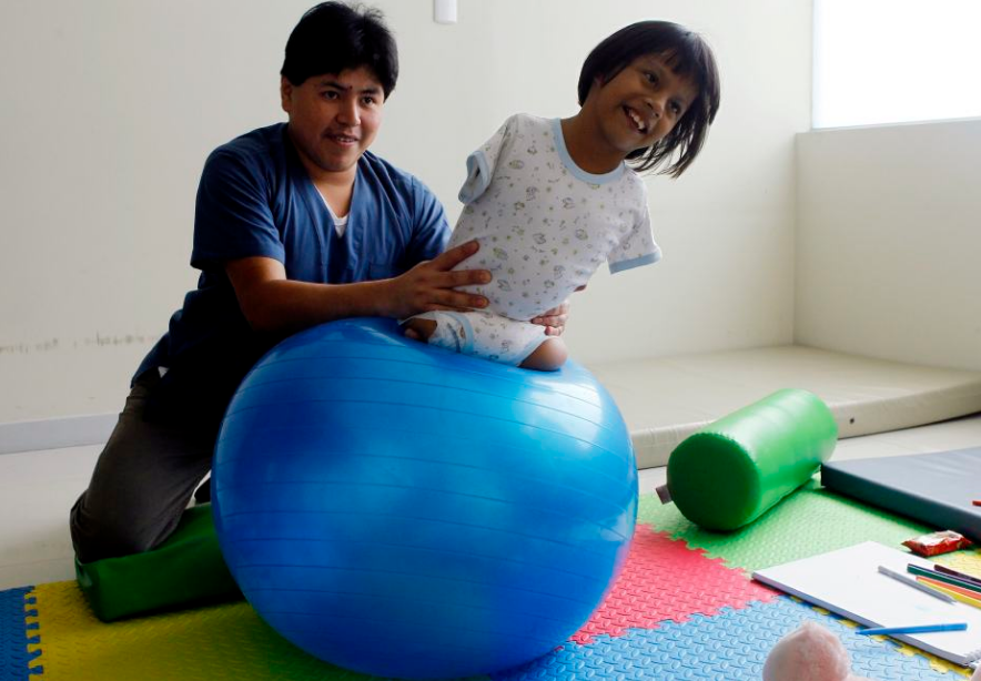 镜头下:先天性四肢切断少女的乐观人生