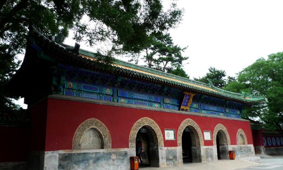 中国古建筑的屋顶形式——歇山顶,富于变化,高峻凝重