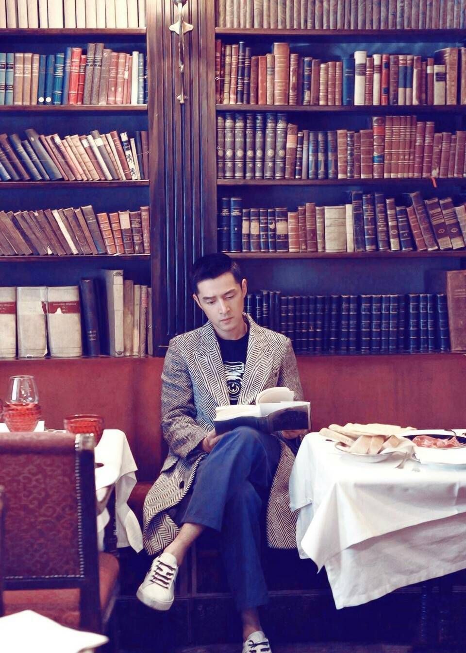 男明星看书合集,跟着胡歌,王俊凯,杨洋一起学习起来吧