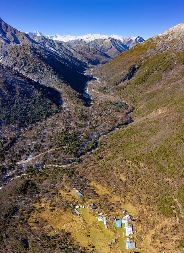 四川理县冬日里的孟屯河谷