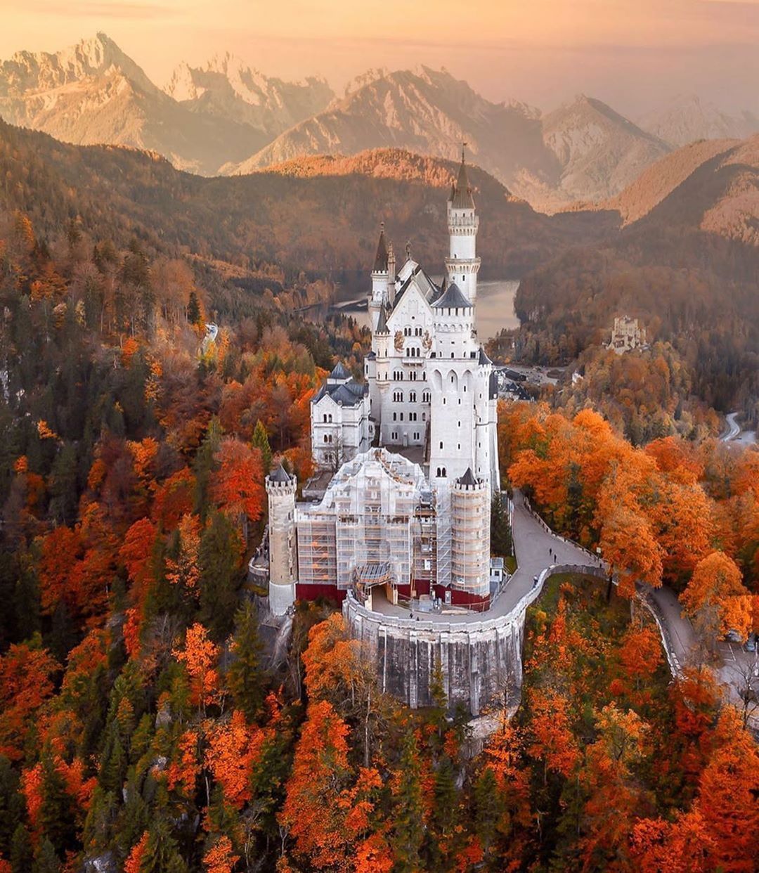 高的新天鹅城堡德国维尔舍姆的埃尔茨城堡是德国的一座中世纪时期城堡