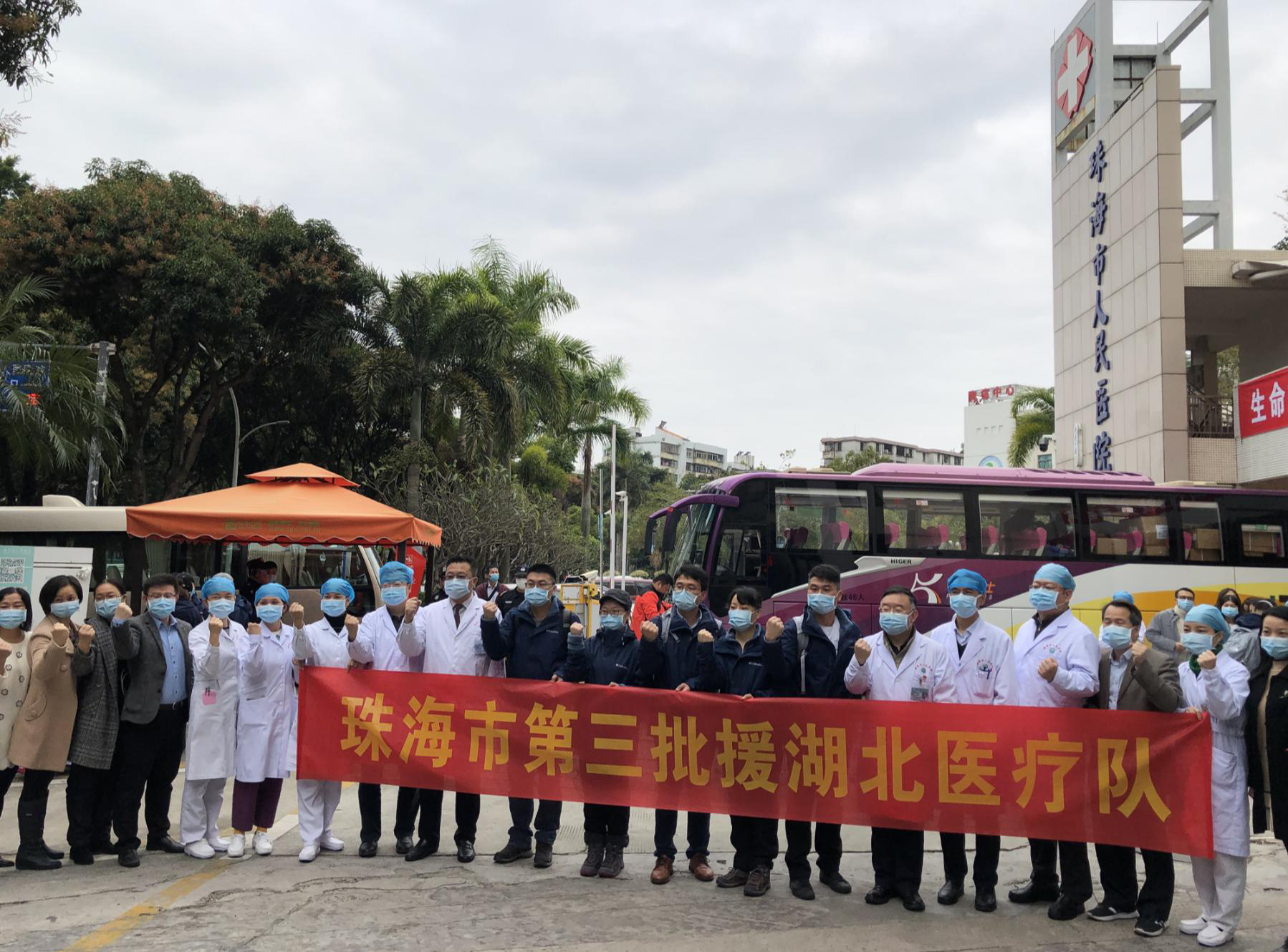 带着珠海各级领导的亲切嘱托和家人的殷切期盼,经飞机和大巴的换乘,在