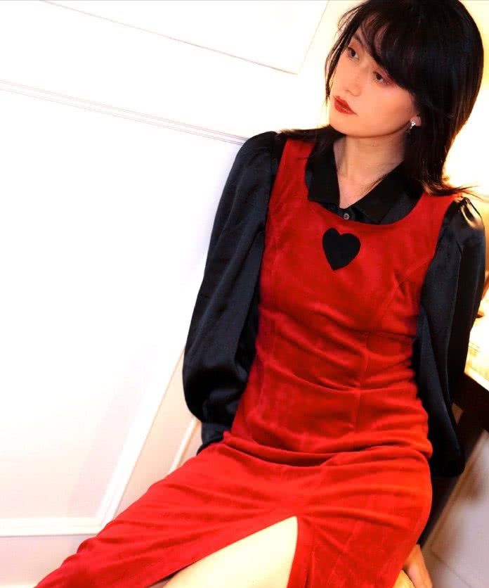 身穿一袭"围裙"暴露身材,李诞真有福气|李诞|陈典|纹身_新浪网