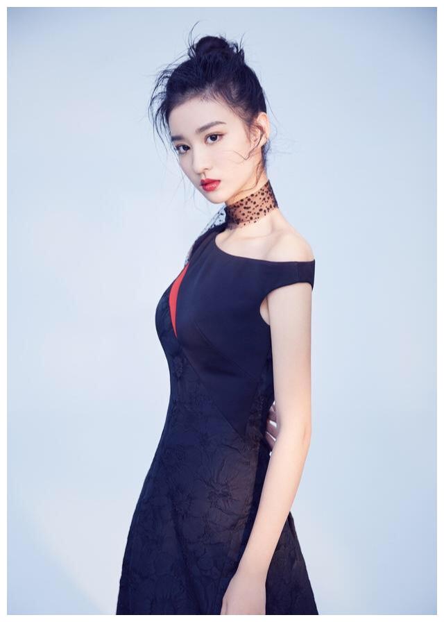 演员系列第一百二十五期第二季张楚然现代装也很美