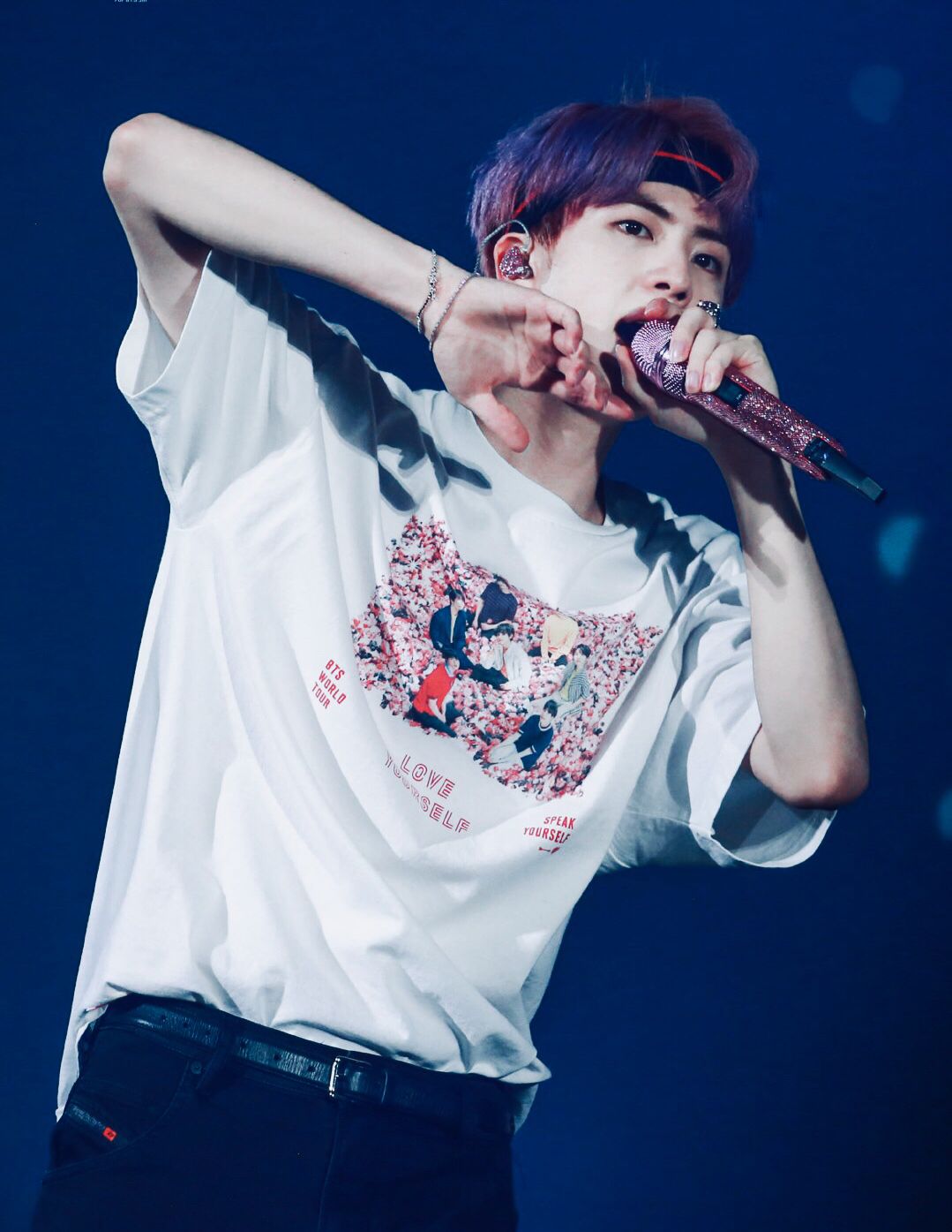 防弹少年团:紫色头发加发带的金硕珍jin真是好帅好苏一男的!