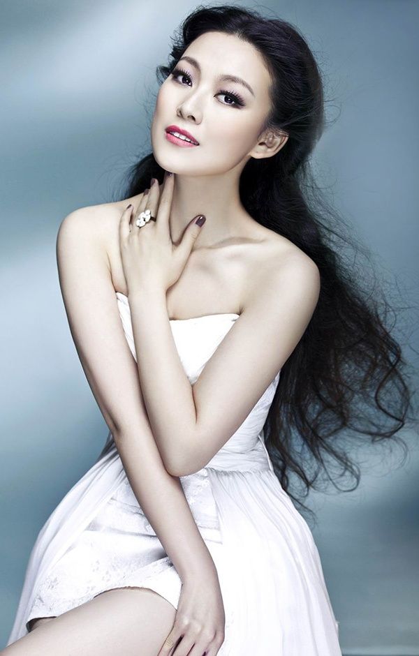 俊俏靓丽的女歌唱家——常思思