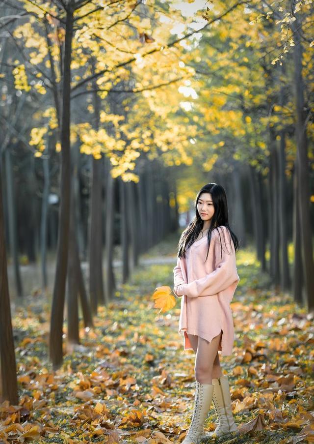 人像摄影洛阳隋唐公园秋叶黄了