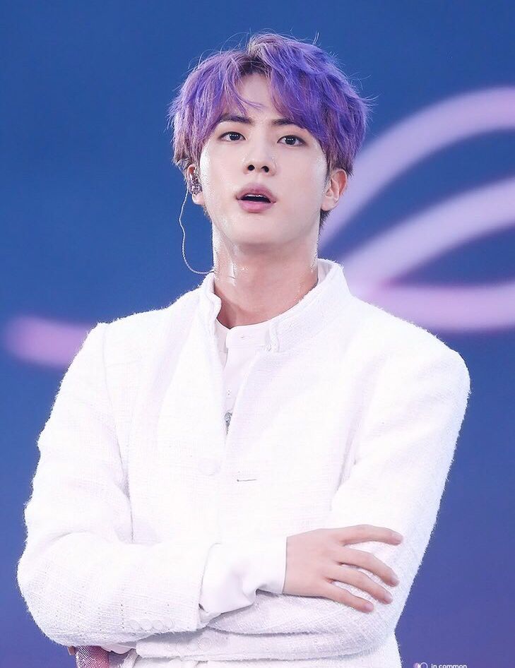 防弹少年团:紫色头发加发带的金硕珍jin真是好帅好苏一男的!