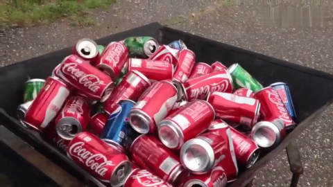 易拉罐回收后这样处理直接压成铝块太暴力了