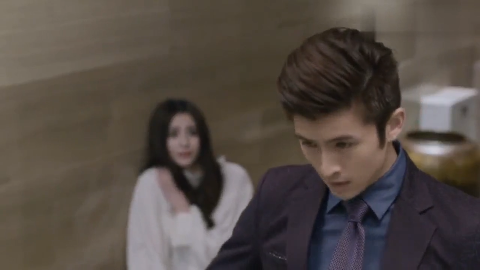 挠美女脚心视频,搞笑挠痒痒的惩罚!