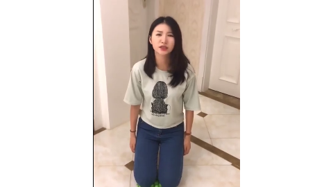 老婆一回家,老公就让她跪下,老公一个神套路,老婆忍不住笑了!