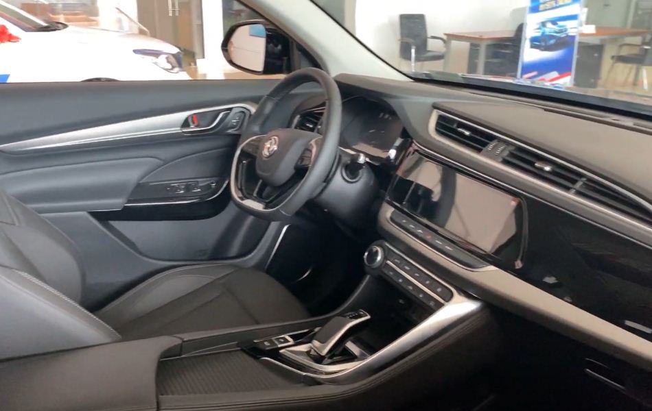 编辑点评:新款2019款东风风神ax7目前已到店,外观和内饰与现款设计