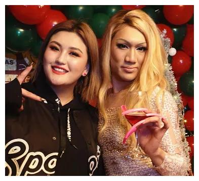 韩美娟为证明"没分手",晒出与赤木刚宪圣诞合照,简直配一脸!