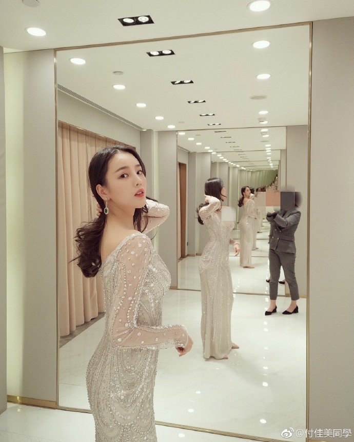 舞蹈网红美女付佳美迷人自拍写真美照欣赏