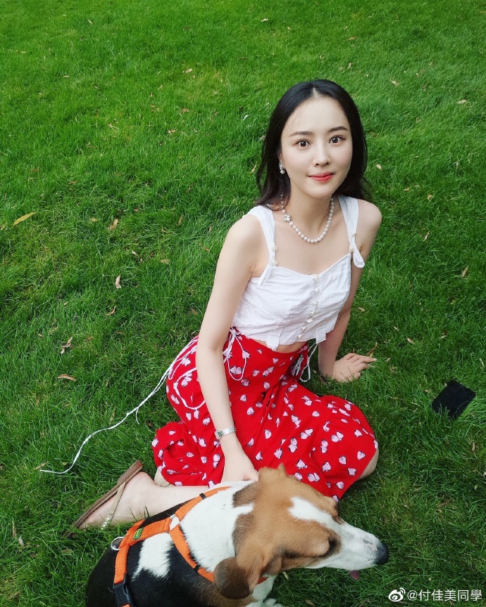 舞蹈网红美女付佳美迷人自拍写真美照欣赏