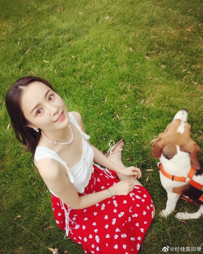 舞蹈网红美女付佳美迷人自拍写真美照欣赏