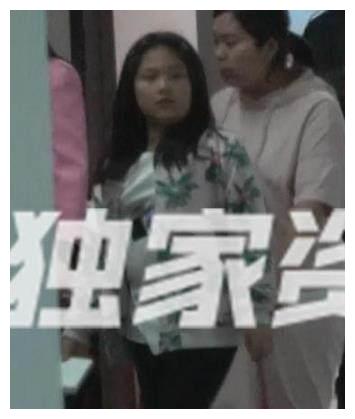 李湘带女儿去商场购物，王诗龄变胖认不出