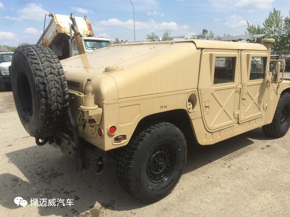 热血沙漠黄军版悍马男人心中的英雄梦