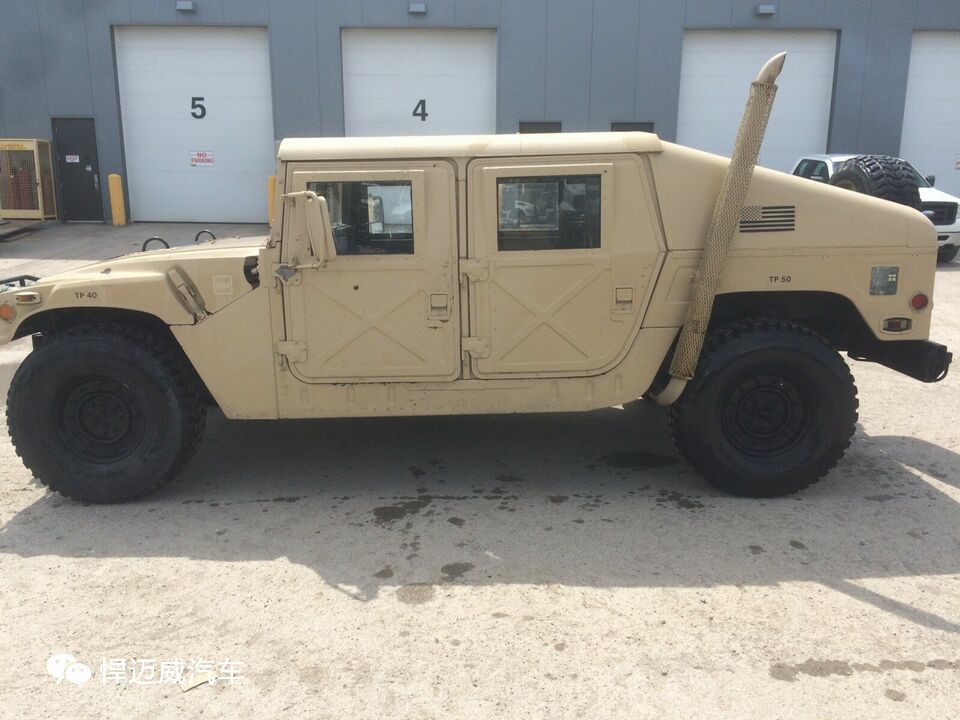 热血沙漠黄军版悍马男人心中的英雄梦