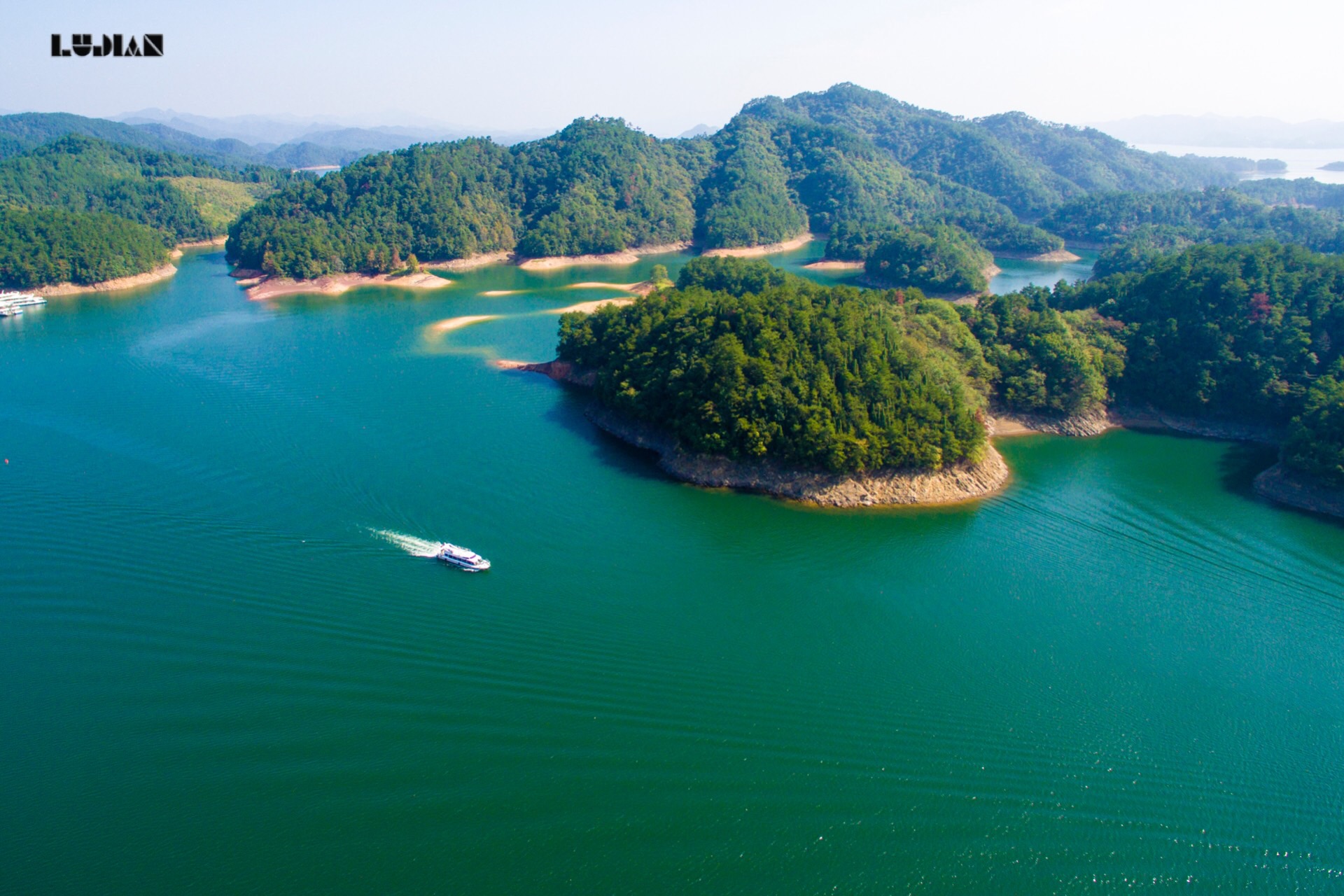 新安江水库可以说是国内最美的人工湖了吧
