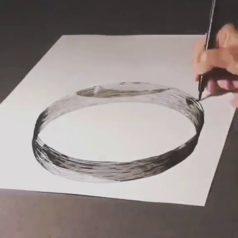 美术生用记号笔画圆圈,以为纯粹太无聊,看到成画给跪了!