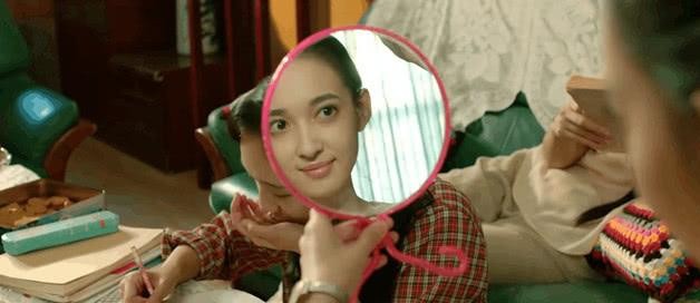 嫫母长得丑,但内心却十分强大,从不惧怕照镜子,她制作了人类的第一面