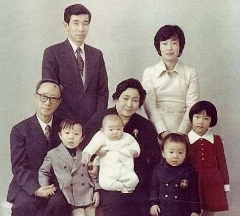 而在此之前,溥杰的大女儿在日本喜欢上了一个男同学,而嵯峨浩则认为她