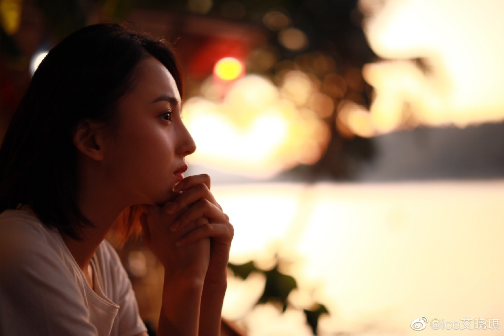 偶像美女演员艾晓琪迷人写真美照欣赏