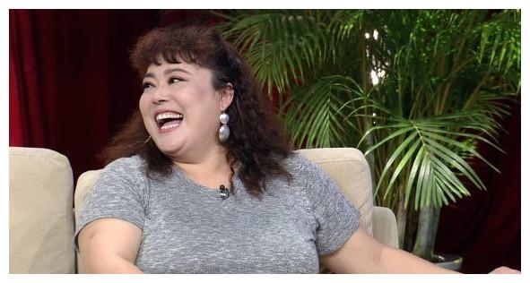 胖到变形的女星王茜华老10岁郝蕾成大妈而她系鞋带都困难