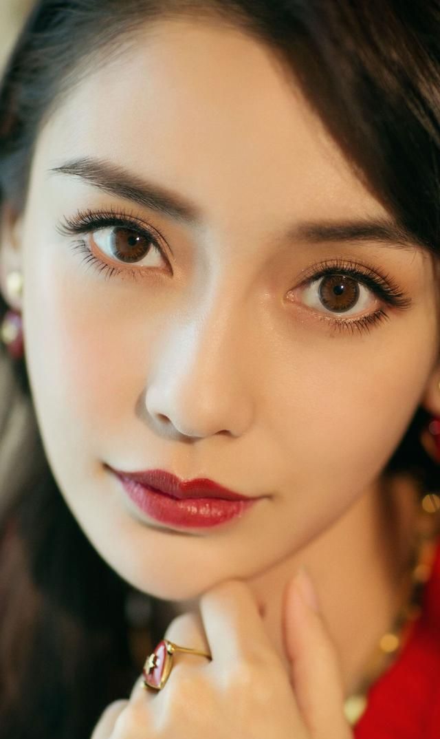 杨颖美图,妩媚动人,娇羞可人!