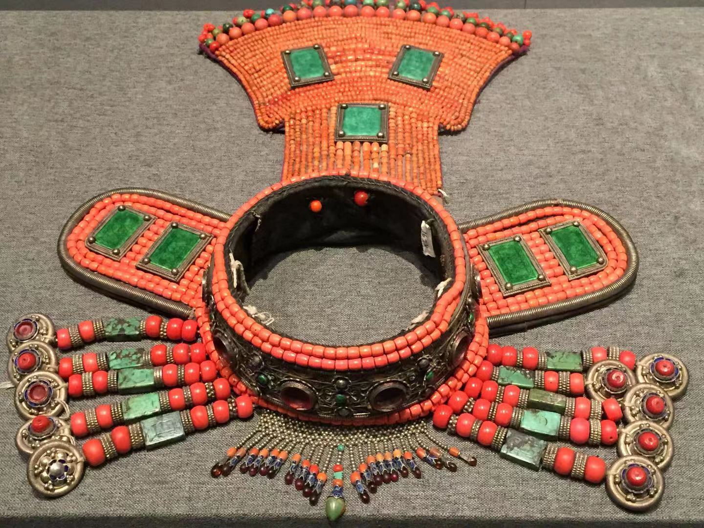 清朝乌审旗蒙古妇女头饰 (鄂尔多斯博物馆馆藏)_高清图集_新浪网