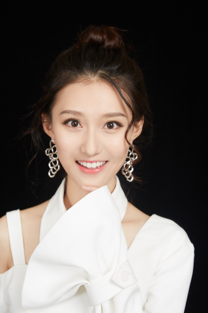 《招摇》怪力少女路十七上线,高萌甜心张鑫演技获赞