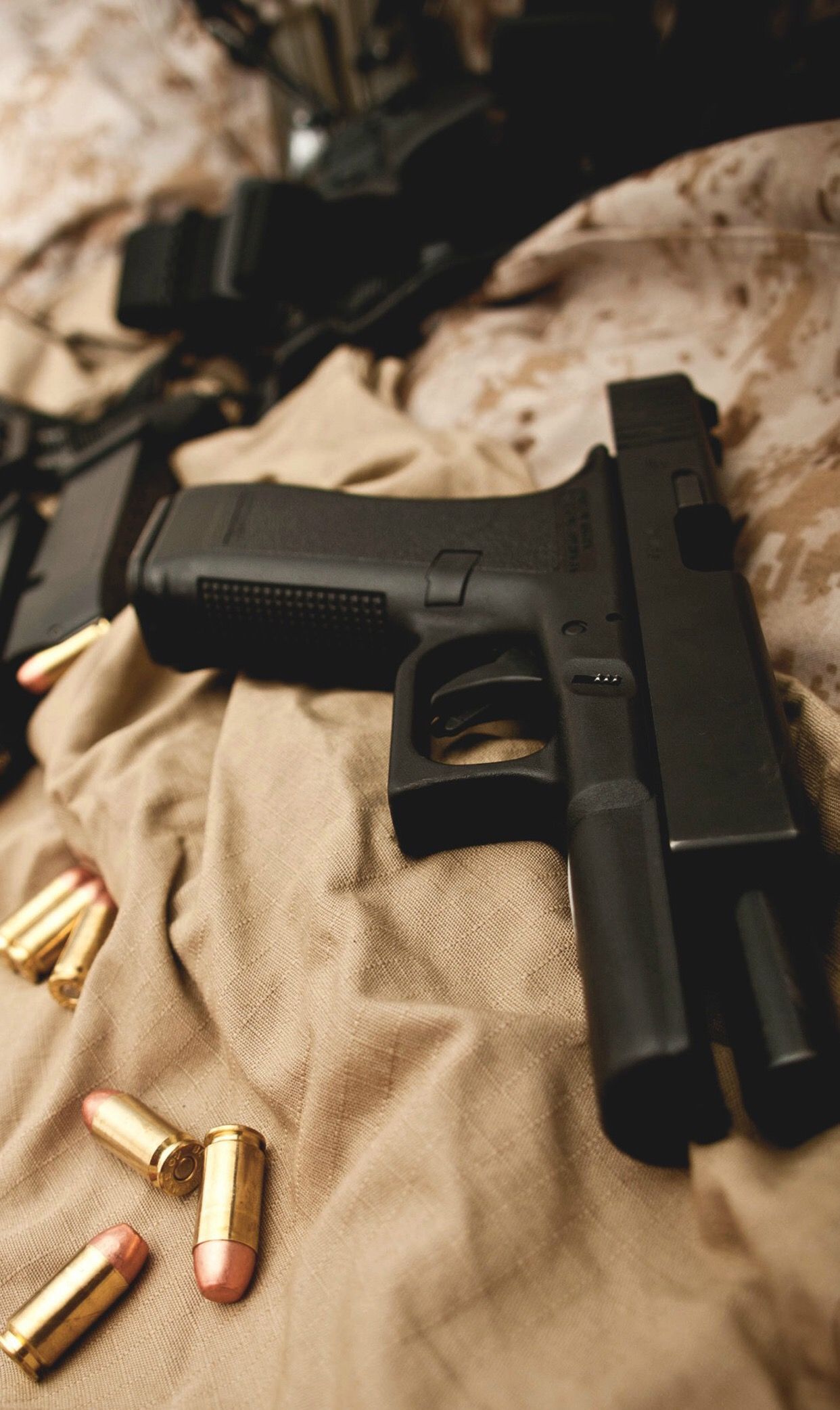 霸气枪械手机壁纸:如果送给你一把,你会选择哪一只呢__财经头条