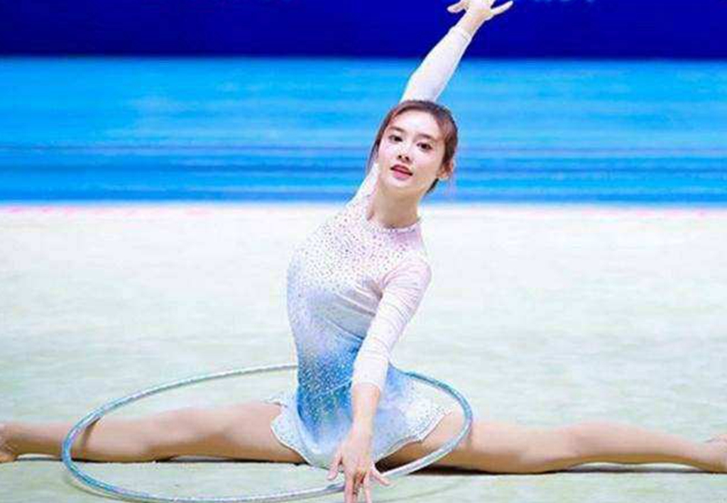 美娜成功开发副业!从nba解说成为电影演员,与陈冠希成为好友