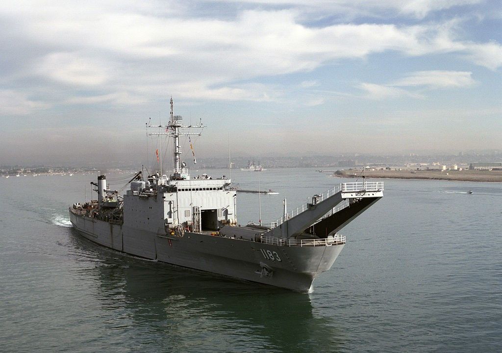 为达到这要求,美海军于60年代末研制成功新型新港级登陆舰新港.