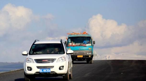 我國大部分高速限速120km/h,對於很多新手來說,這個速度確實有點不太