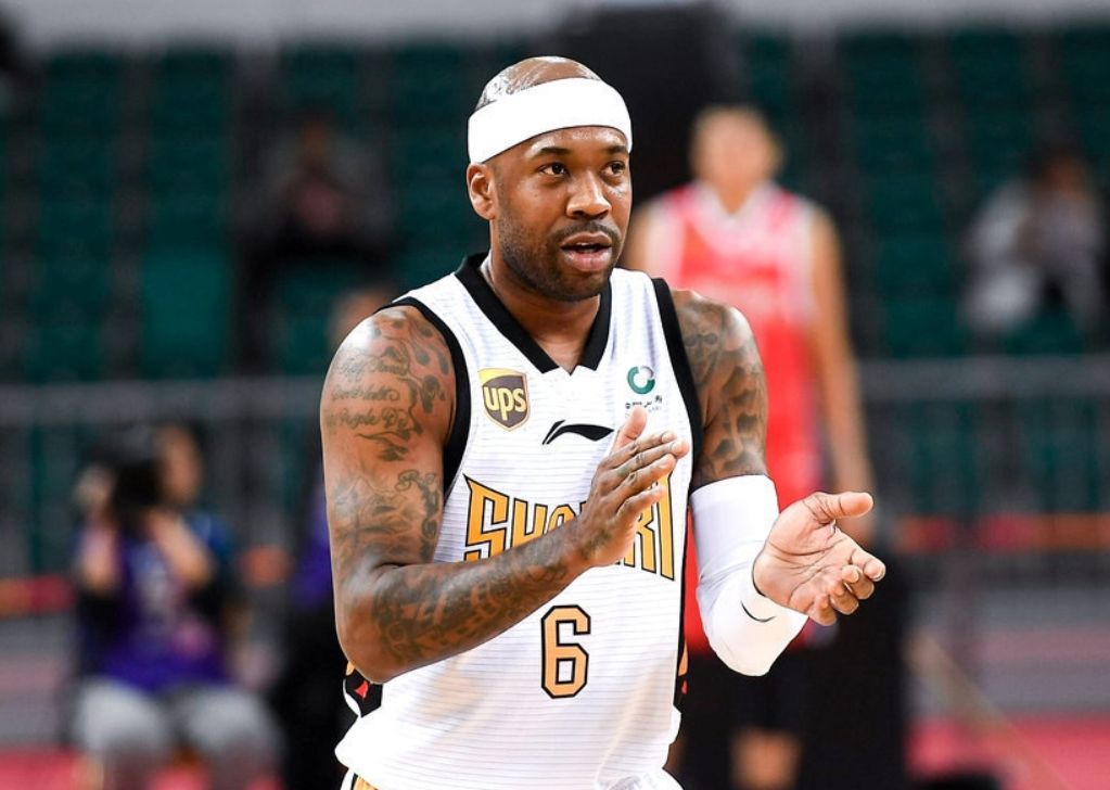 鲍比布朗本场比赛山西队4人得分上双,被球队寄予厚望的前74分先生鲍比