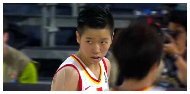 中国女篮美女运动员黄思静,身高出众 球商出色 照片欣赏