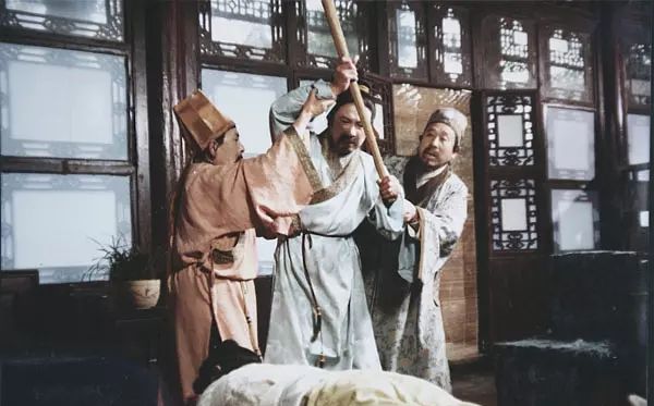 87版红楼梦宝玉挨打珍贵剧照贾政贾母王夫人的矛盾达到高潮