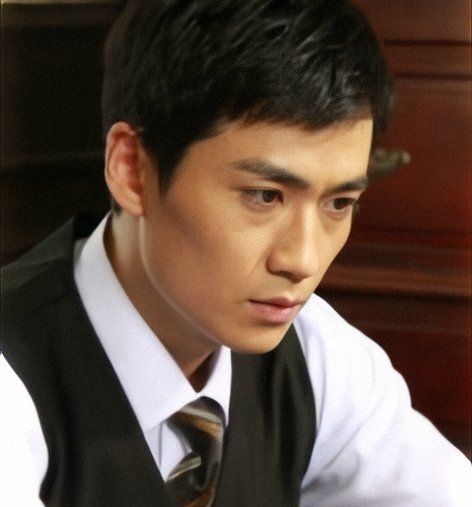 演员朱一龙的老照片修复后的效果最后一张是从朱妈妈账号找到的