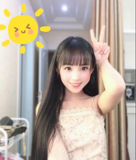 虎牙最具才华的高颜值女主播,原创歌曲朗朗上口,没想还是位学霸