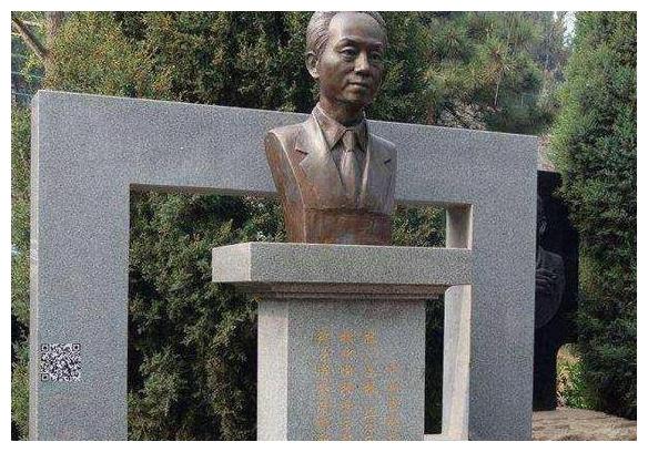 央视主播罗京去世9年,看完墓地照片,网友:感动到泪目!