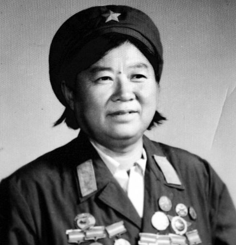 她被誉为当代花木兰解放军唯一女特等战斗英雄