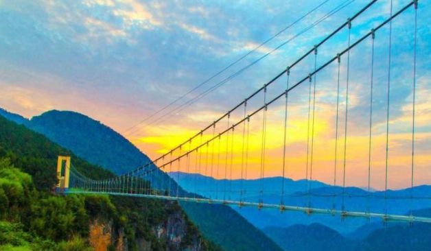 丰都九重天景区俗称为贯耸云霄的玉带连天栈道