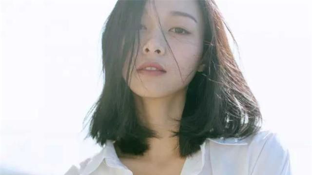 三四十岁的女人,别总披头发,建议4款“优雅扎发”,减龄显气质|刘海_新浪新闻